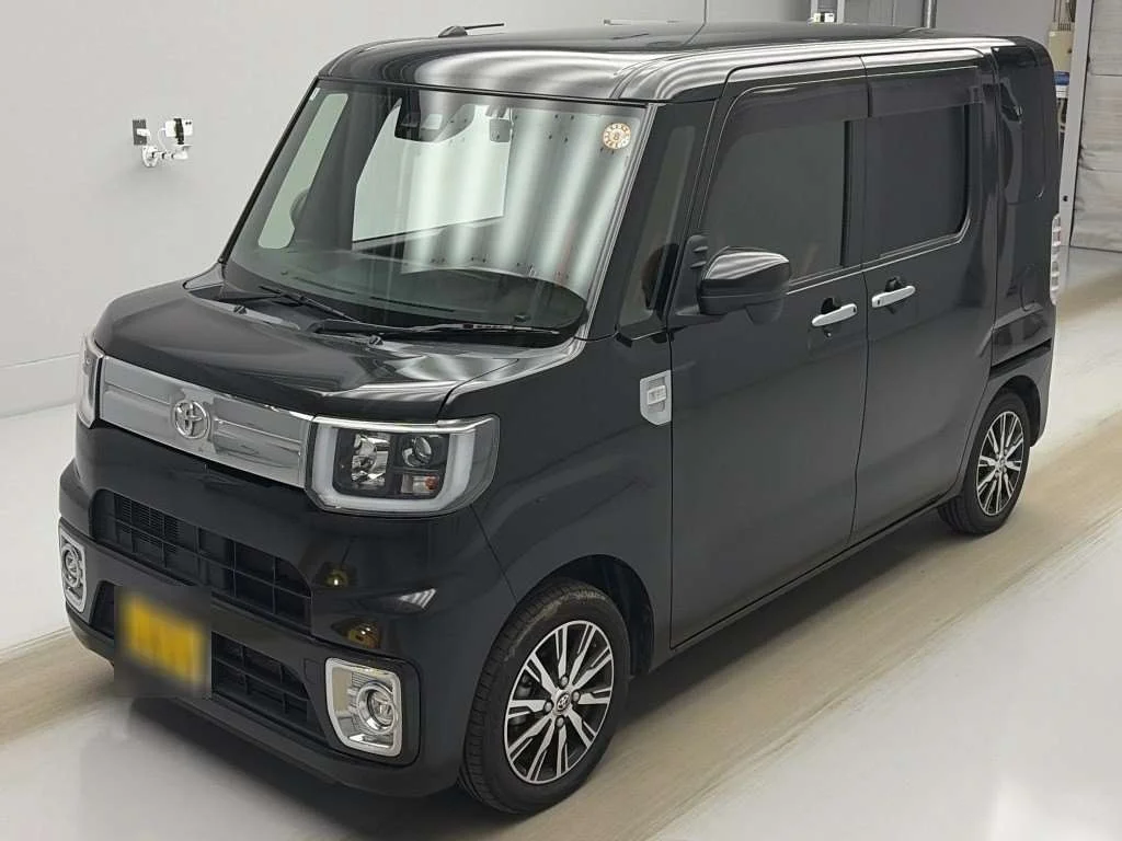 Toyota Pixis Mega LA700A 2022